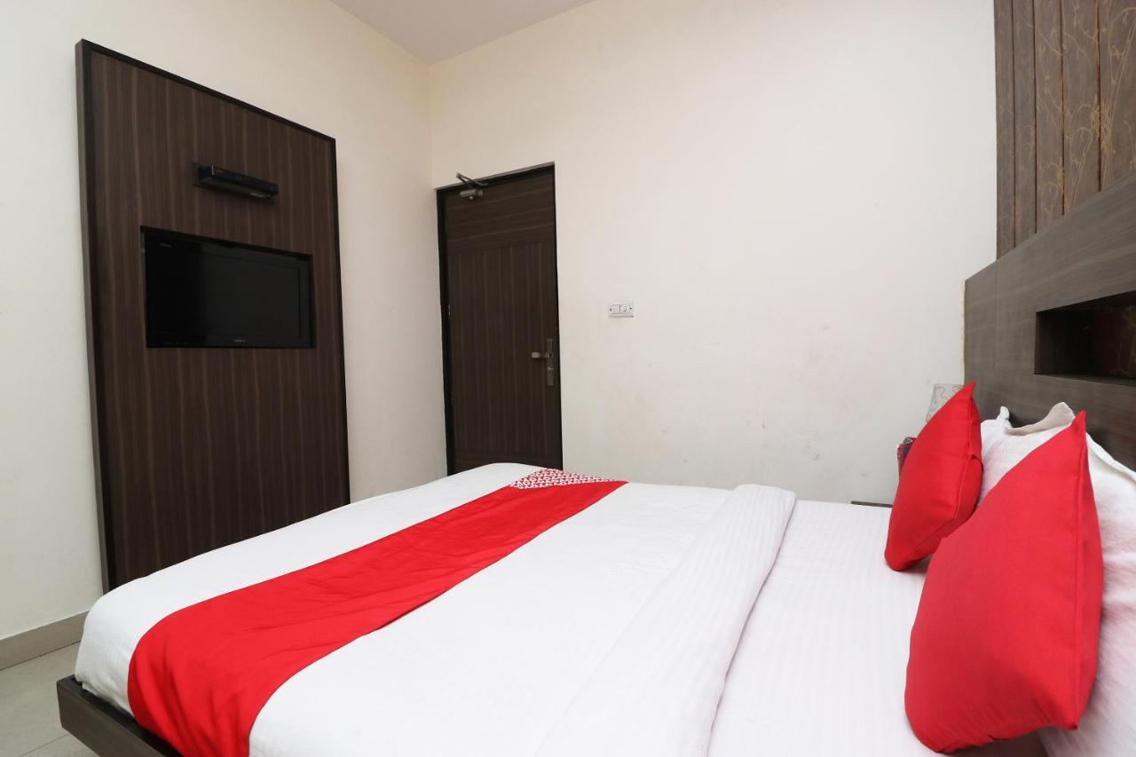 Oyo 18753 Hotel Glance Inn Нью-Дели Экстерьер фото