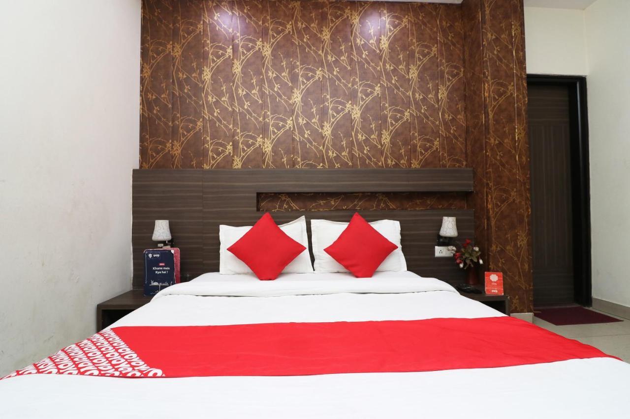 Oyo 18753 Hotel Glance Inn Нью-Дели Экстерьер фото
