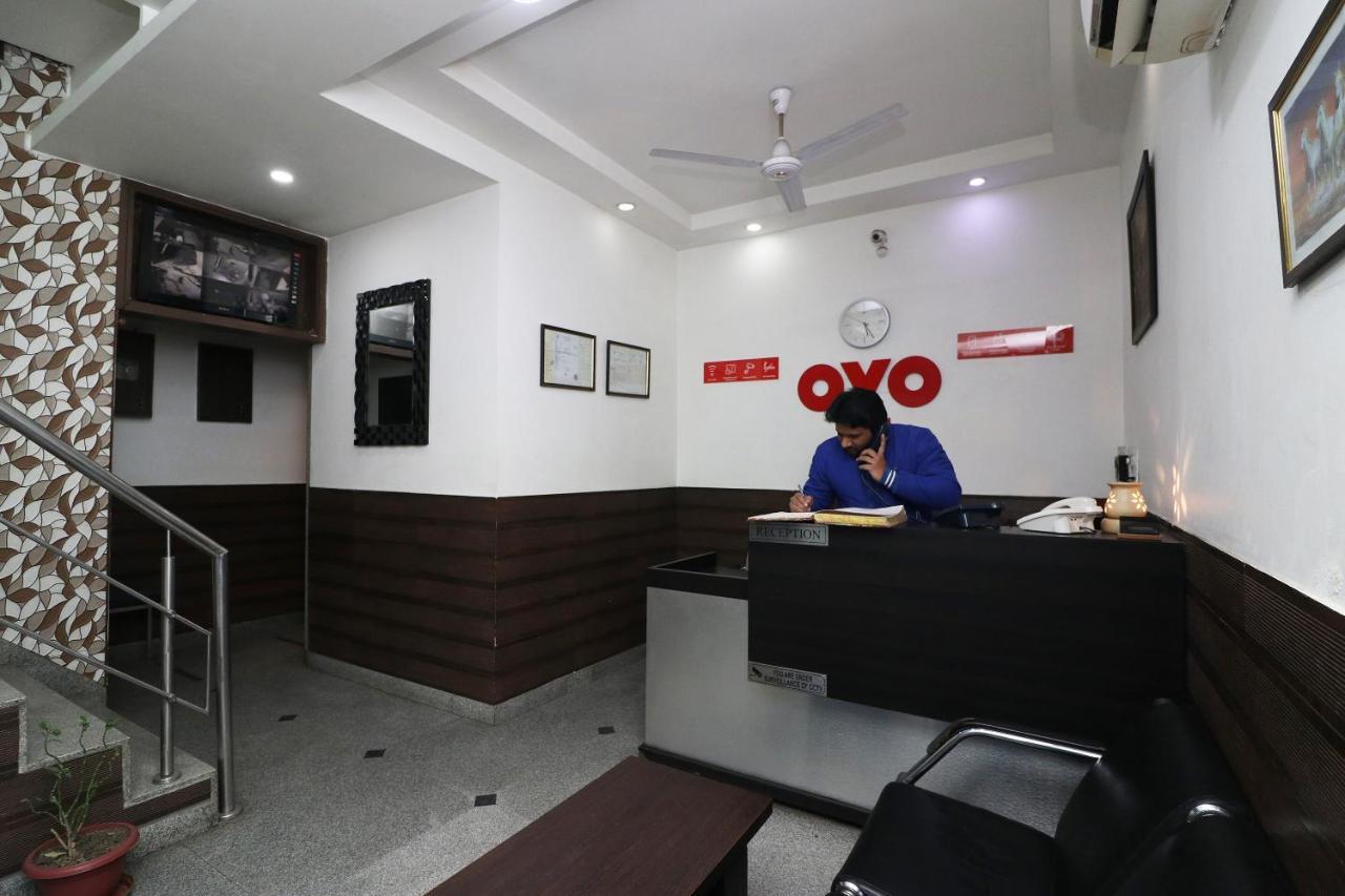 Oyo 18753 Hotel Glance Inn Нью-Дели Экстерьер фото