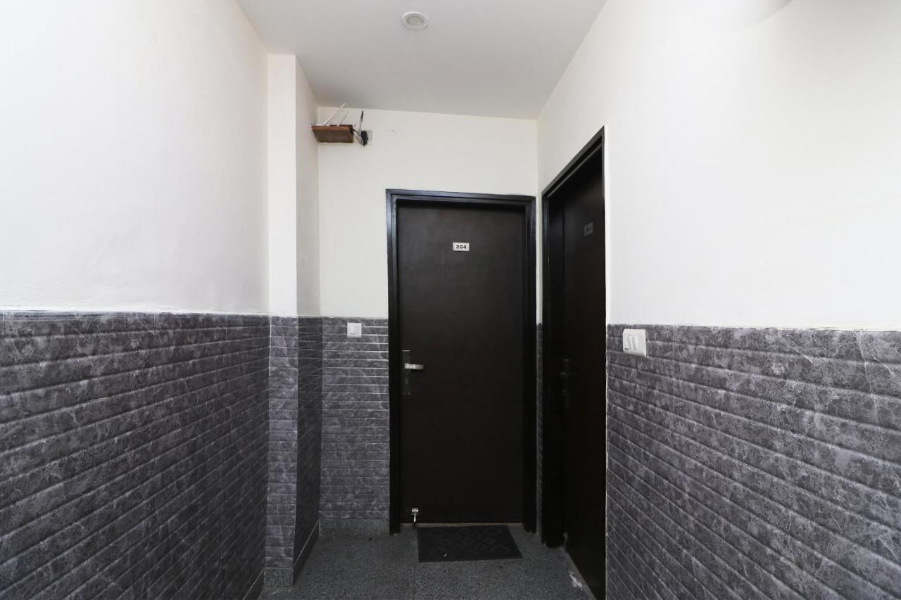 Oyo 18753 Hotel Glance Inn Нью-Дели Экстерьер фото