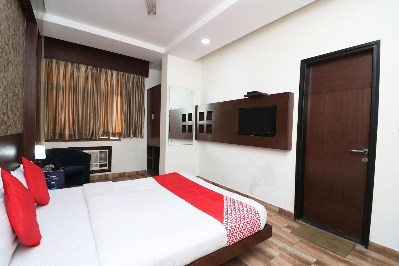Oyo 18753 Hotel Glance Inn Нью-Дели Экстерьер фото