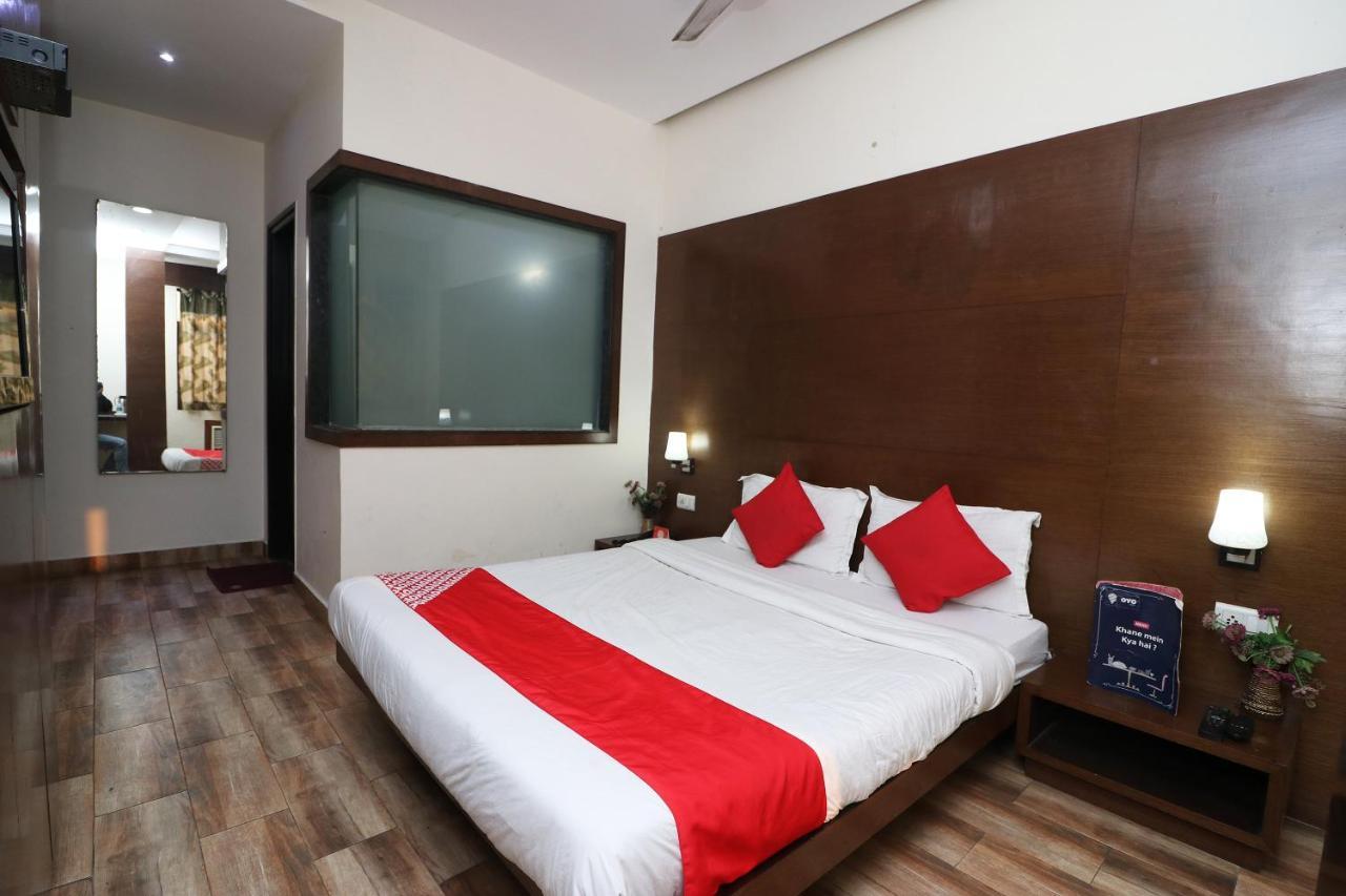 Oyo 18753 Hotel Glance Inn Нью-Дели Экстерьер фото