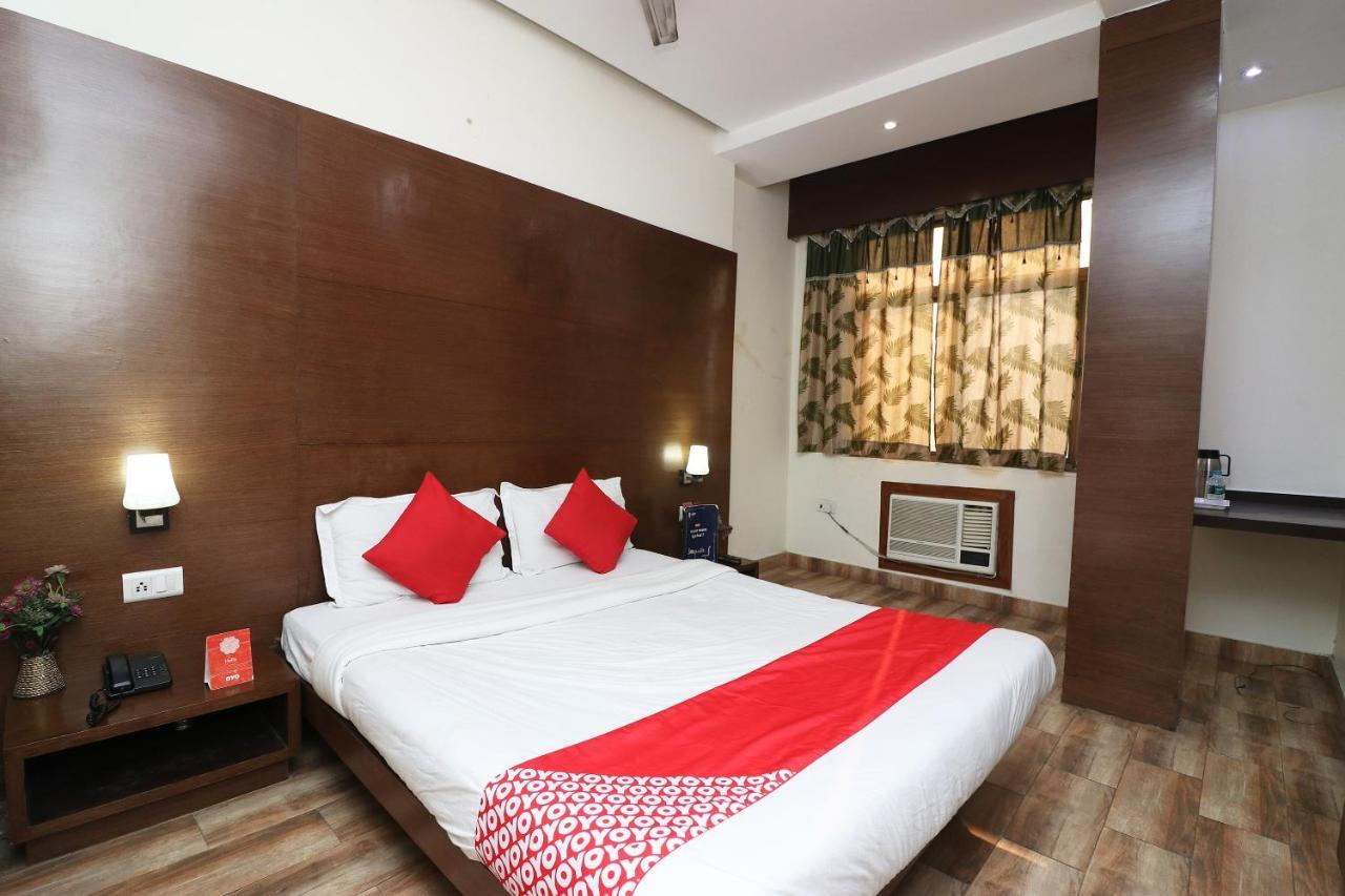 Oyo 18753 Hotel Glance Inn Нью-Дели Экстерьер фото