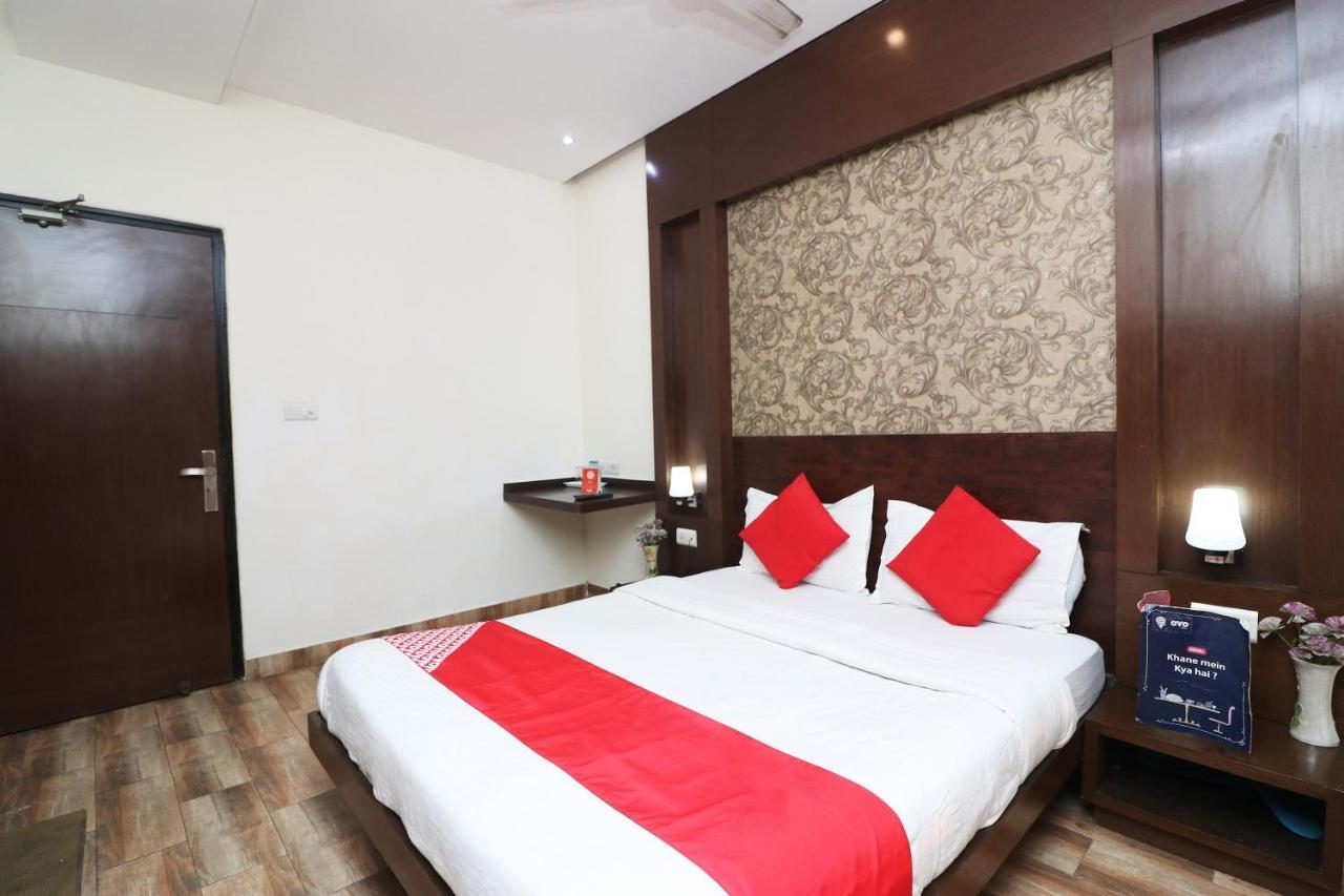 Oyo 18753 Hotel Glance Inn Нью-Дели Экстерьер фото