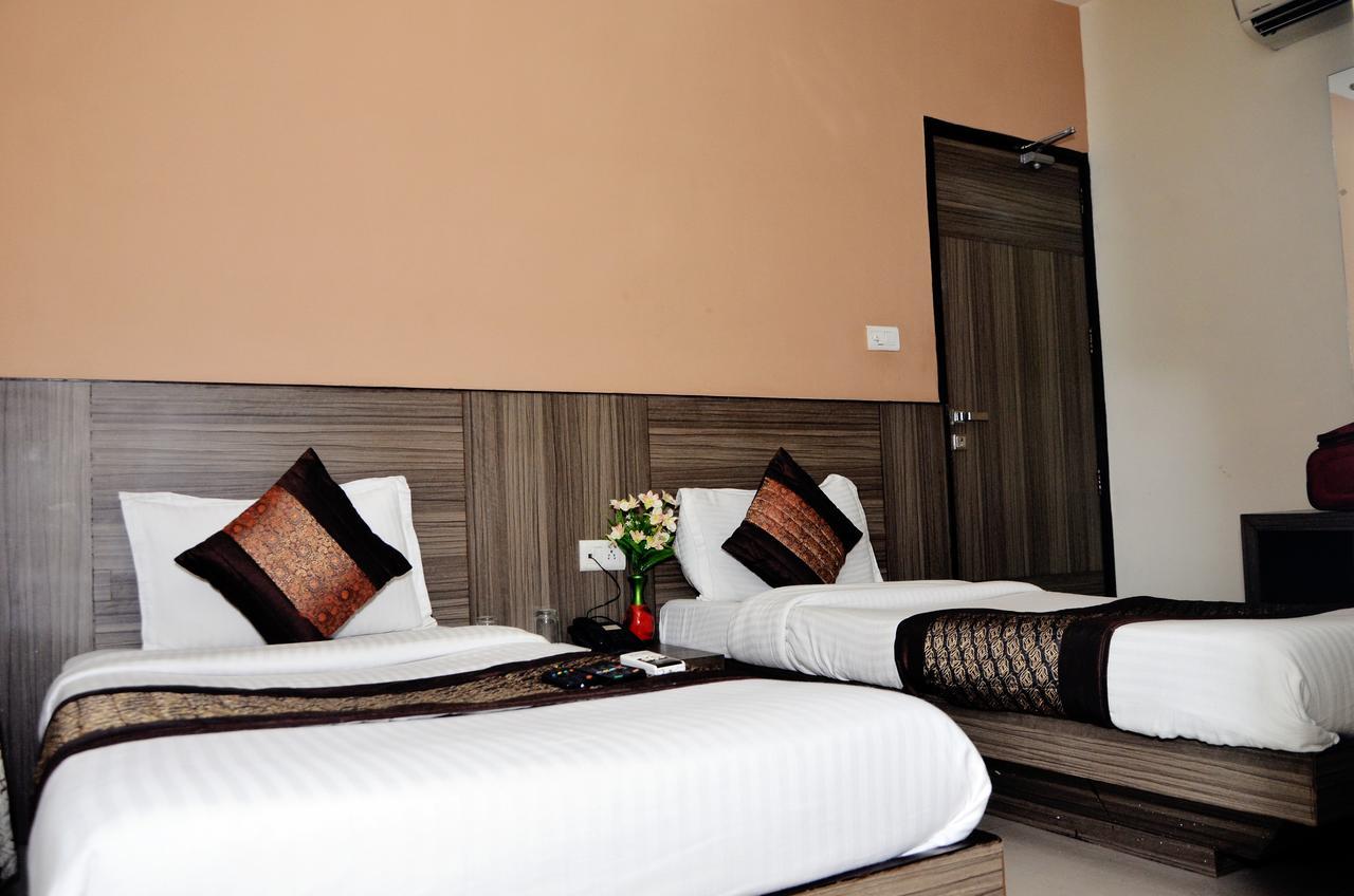 Oyo 18753 Hotel Glance Inn Нью-Дели Экстерьер фото