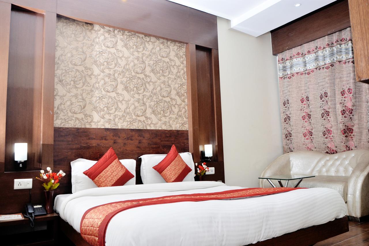 Oyo 18753 Hotel Glance Inn Нью-Дели Экстерьер фото
