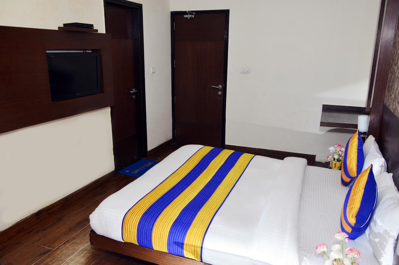 Oyo 18753 Hotel Glance Inn Нью-Дели Экстерьер фото