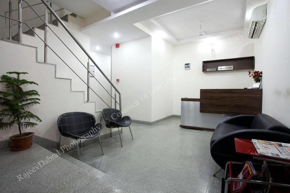 Oyo 18753 Hotel Glance Inn Нью-Дели Экстерьер фото